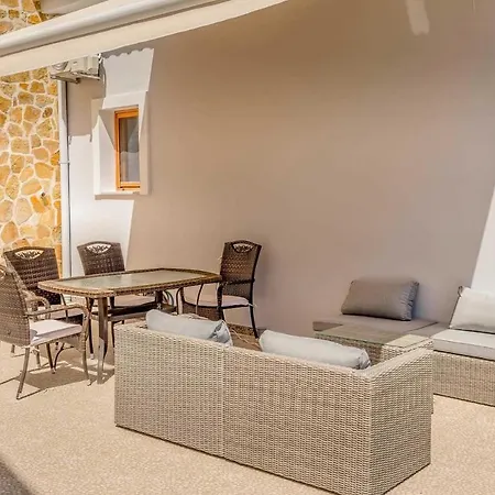 Vila Aghios Sostis Sleeps 4 With Pool Air Con And Wifi *